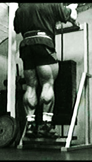 Dorian Yates doing standing calf raises in 1993